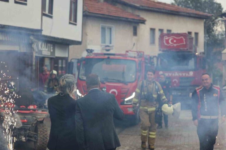 Safranbolu’da İtfaiye Ekiplerine Unutulmaz Sürpriz Safranbolu'da İtfaiye Ekiplerine Unutulmaz Sürpriz