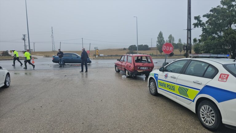 Samsun Yolunda Feci Çarpışma: 4 Yaralı Var Samsun Yolunda Feci Çarpışma: 4 Yaralı Var