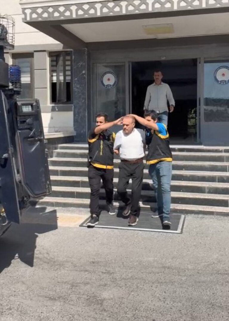 Tarsus'taki Kanlı Kahvehane Baskını: 70 Yaşındaki Saldırgan Yakalandı
