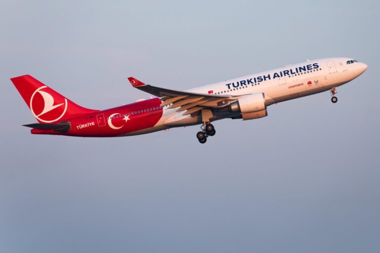Türkiye'den İran Uçuşlarına 2027 Yılına Kadar Kilit