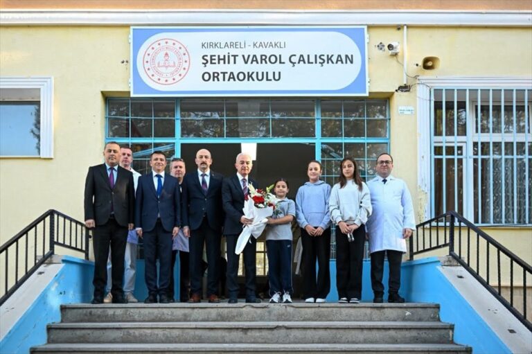 Vali Uğur Turan’dan Eğitime Yakın Markaj Vali Uğur Turan'dan Eğitime Yakın Markaj