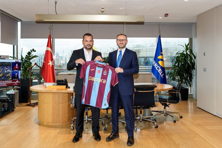 Yayın İhalesi İçin Kritik Zirve: Ertuğrul Doğan’dan Turkcell Çıkartması Yayın İhalesi İçin Kritik Zirve: Ertuğrul Doğan'dan Turkcell Çıkartması