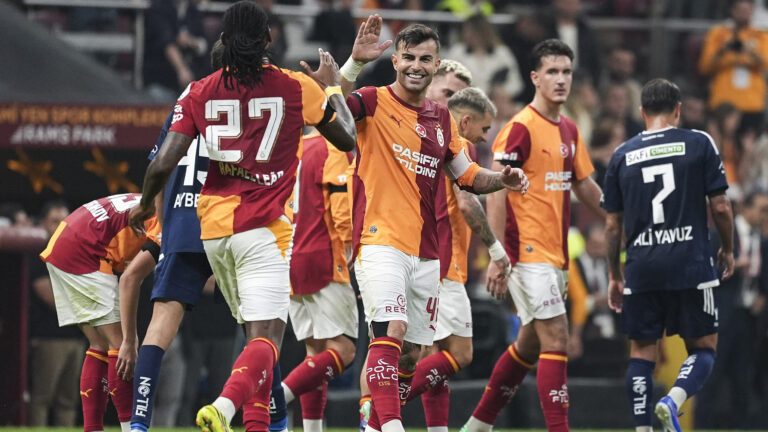 10 Kişilik Galatasaray Kasımpaşa Engelini Aştı 10 Kişilik Galatasaray Kasımpaşa Engelini Aştı