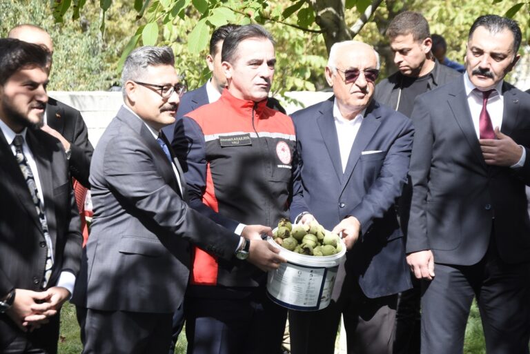 Adilcevaz'da Dev Hasat: Bitlis Bölgenin Zirvesinde