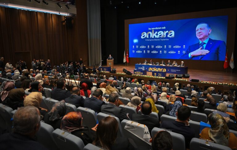 Ak Partili İleri'den Özlale'ye Sert Fon Tepkisi: Ya Yalancısınız Ya Utanmazsınız