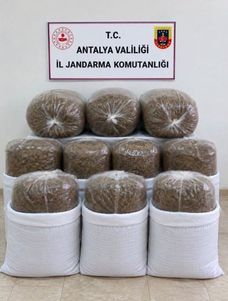 Antalya'da Kaçakçılara Büyük Darbe: 400 Kilo Tütün Yakalandı