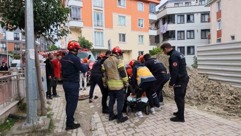 Avcılar’da Korkunç Kaza: Bastığı Kapak Açıldı Çukura Düştü Avcılar'da Korkunç Kaza: Bastığı Kapak Açıldı Çukura Düştü