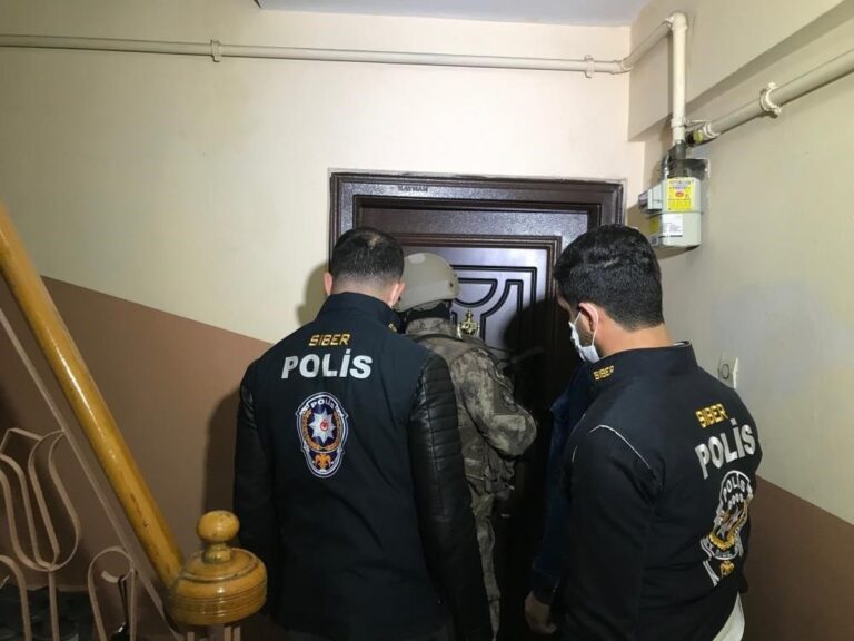Aydın’da Dev Müstehcenlik Operasyonu: Tutuklamalar Var Aydın'da Dev Müstehcenlik Operasyonu: Tutuklamalar Var