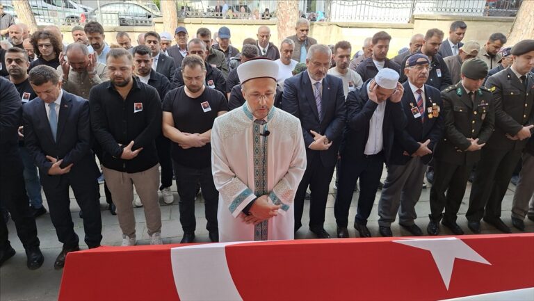 Bafra Kıbrıs Gazisi Hikmet Deniz'i Dualarla Uğurladı