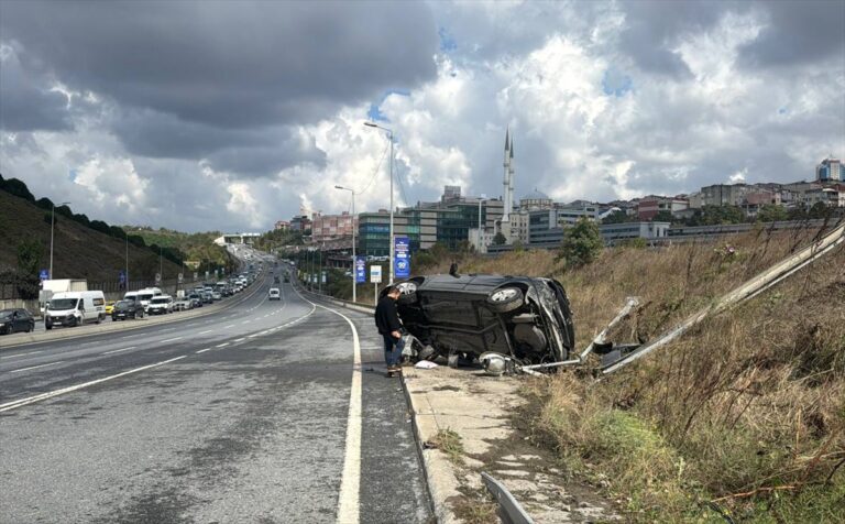 Bağcılar'da Feci Kaza: Bariyerleri Aşıp Tarlaya Uçtu