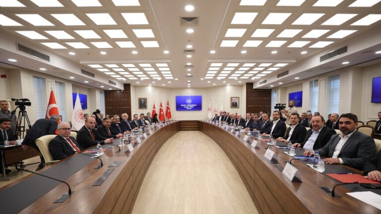 Bakan Işıkhan'dan Kamu Personeli İçin Ortak Akıl Mesajı