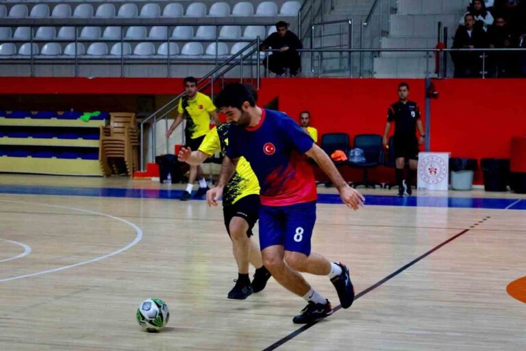 Bilecik'te Futsal Heyecanı: Kamu Ekipleri Sahaya İndi