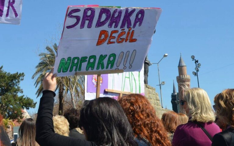 Boşanma Sonrası Kadınları Bekleyen Yoksulluk Krizi