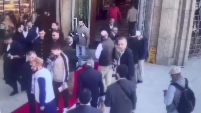Camideki Döviz Hırsızını 24 Kamera Ele Verdi