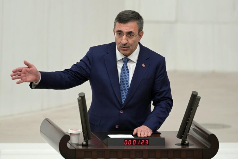 Cevdet Yılmaz’dan Meclis’teki Fon İddialarına Sert Yanıt Cevdet Yılmaz'dan Meclis'teki Fon İddialarına Sert Yanıt
