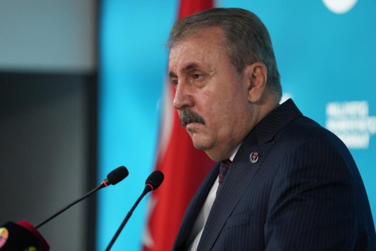 Destici: Fon Zararı Vurguncuların Cebinden Çıksın