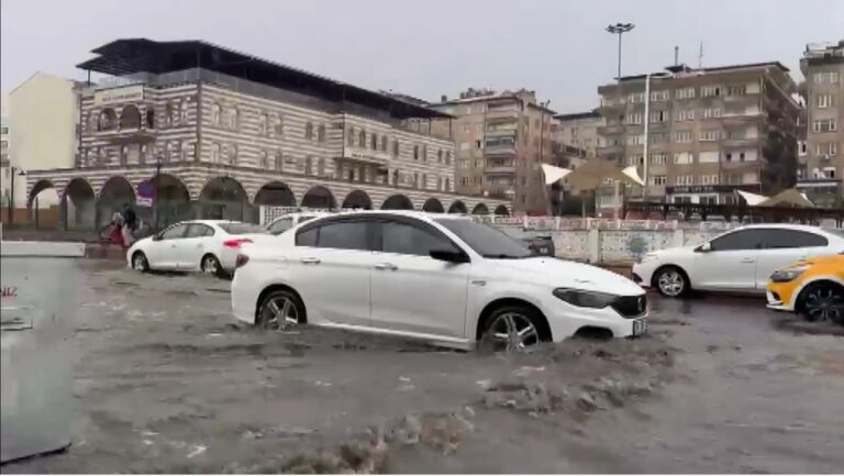 Diyarbakır'da Sel Kabusu: Şehir Sular Altında