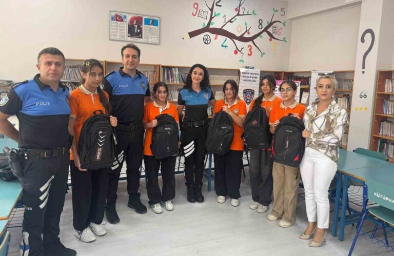 Erzincan Polisi Başarılı Öğrencilere Destek Oldu Erzincan Polisi Başarılı Öğrencilere Destek Oldu