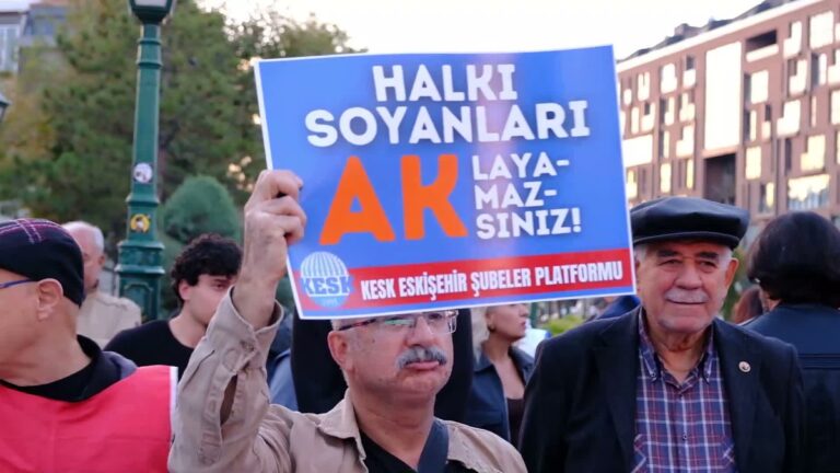 Eskişehir’de 2,2 Milyarlık Fon Vurgununa Büyük Öfke Eskişehir'de 2,2 Milyarlık Fon Vurgununa Büyük Öfke