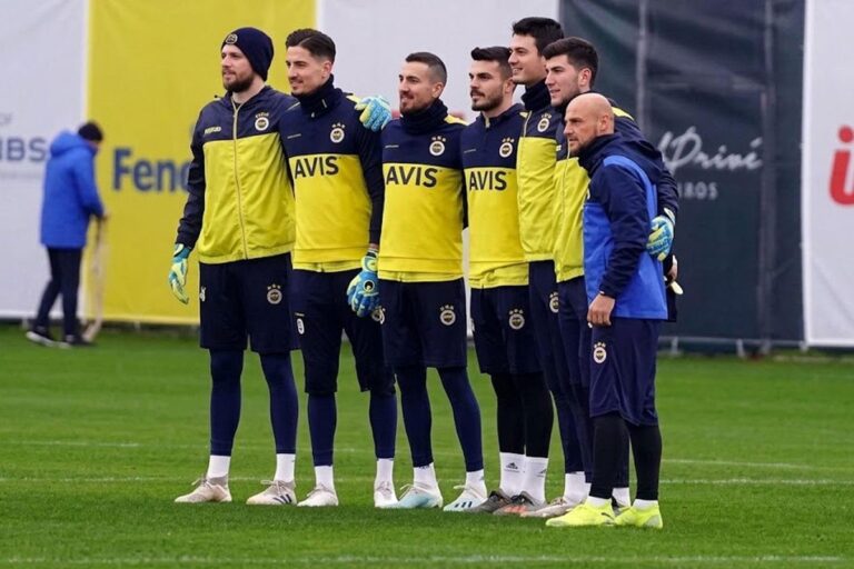 Fenerbahçe’nin Eski Hocası Trabzonspor’a İmza Attı Fenerbahçe’nin Eski Hocası Trabzonspor’a İmza Attı