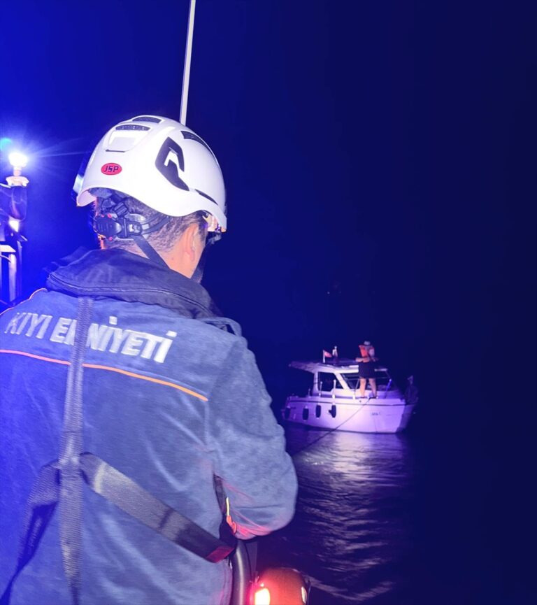 Fethiye Açıklarında Can Pazarı: Ekipler Yetişti