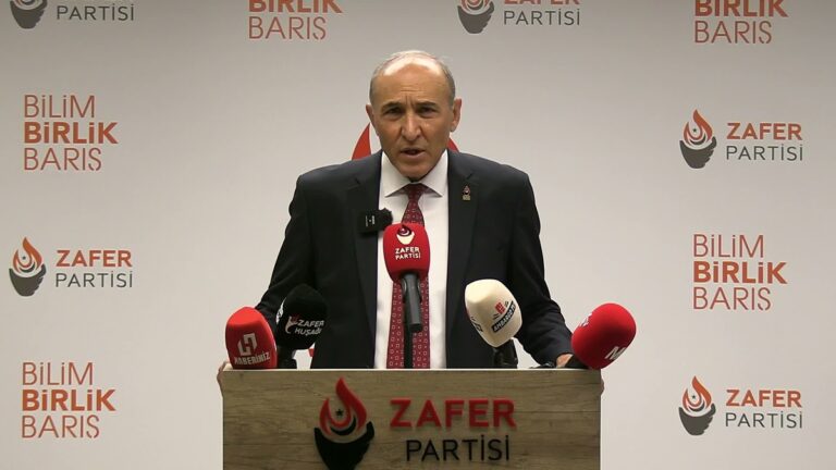 Fikret Artan’dan Ak Parti’ye Sert Fon Tepkisi Fikret Artan'dan Ak Parti'ye Sert Fon Tepkisi