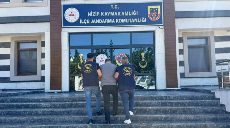 Firari Uyuşturucu Taciri Nizip’te Yakalandı Firari Uyuşturucu Taciri Nizip'te Yakalandı