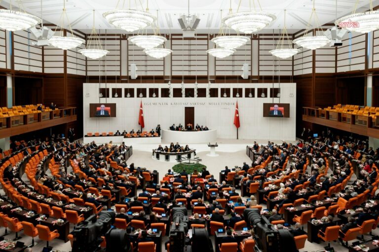 Fon Krizinde Düğüm Çözülüyor: Yarın Meclis’e Geliyor Fon Krizinde Düğüm Çözülüyor: Yarın Meclis'e Geliyor