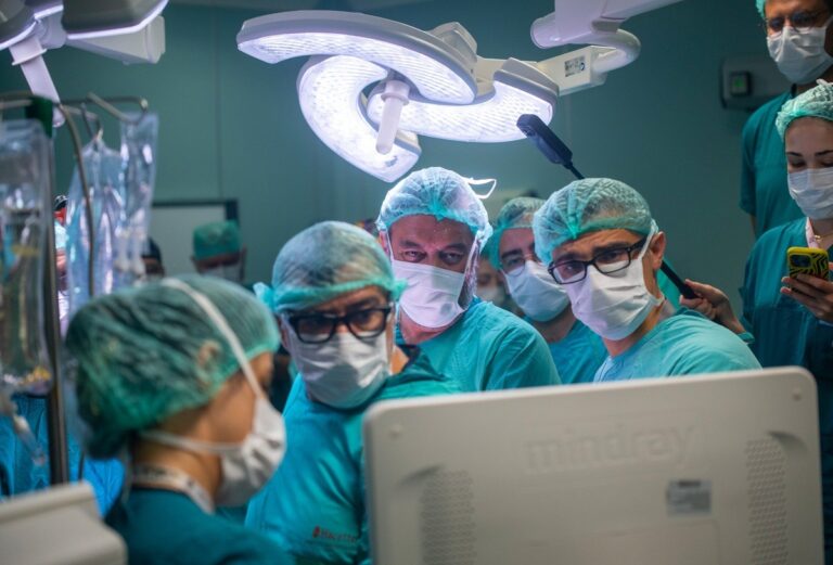 Hacettepe'de Anne Karnında İki Mucize Operasyon