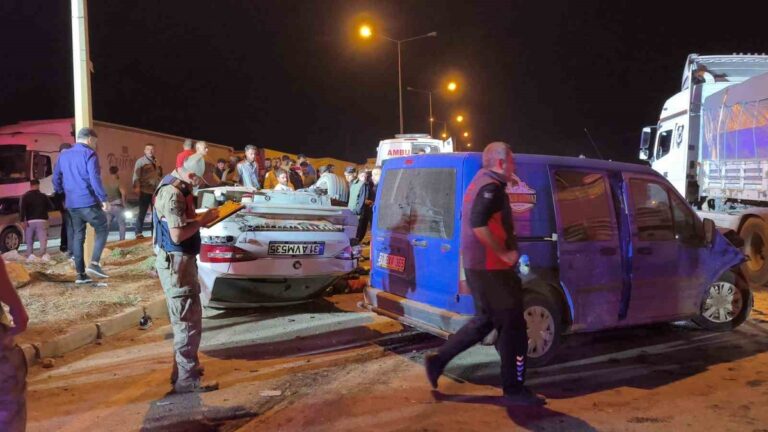 Hatay'da Dehşet Anları: Takla Atan Araç Şoförleri Ezdi