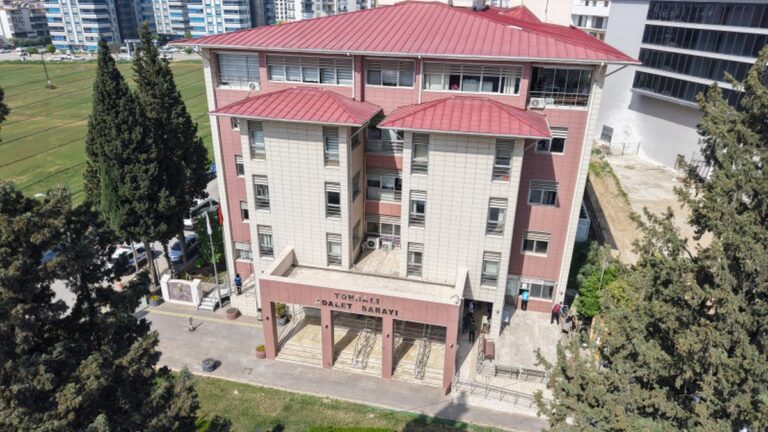 İzmir’deki Soybağı Davasında Anne Nihal Beyit Tutuklandı İzmir'deki Soybağı Davasında Anne Nihal Beyit Tutuklandı