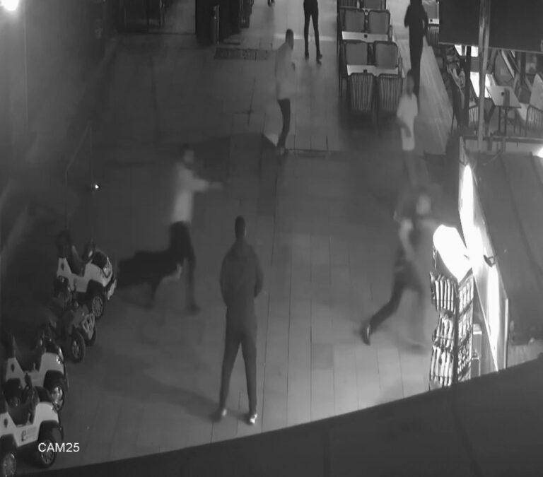 İzmit’teki Kanlı Kafe Kavgasının Görüntüleri Çıktı İzmit'teki Kanlı Kafe Kavgasının Görüntüleri Çıktı