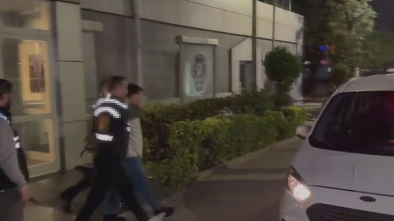 Kadıköy'de Silahlı Dehşet: Polis Facianın Önüne Geçti