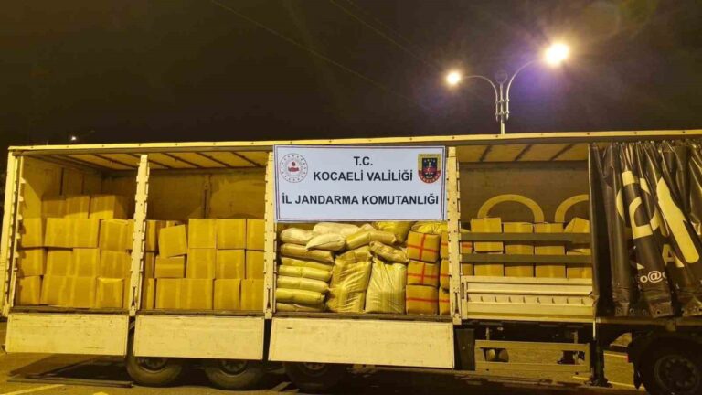 Kocaeli’de Milyonluk Baskın: 6 Ton Tütün Ve 511 Tarihi Eser Yakalandı Kocaeli'de Milyonluk Baskın: 6 Ton Tütün Ve 511 Tarihi Eser Yakalandı