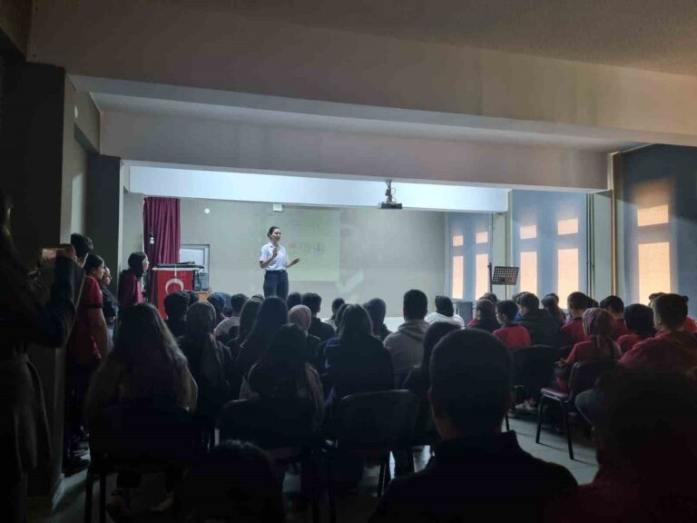 Lise Öğrencilerine Jandarmadan Siber Kalkan Eğitimi