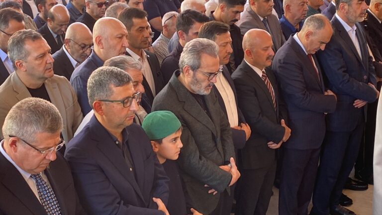 Mahir Ünal'ın Acı Günü: Kayınpederi Toprağa Verildi