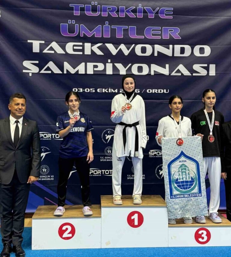 Mersinli Ayşe Orhan Taekwondo Tatamisinde Gümüş Madalya Aldı