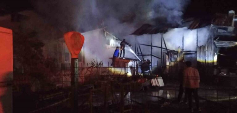 Mudurnu’da Korkutan Yangın: Alevler Eve Sıçradı Mudurnu'da Korkutan Yangın: Alevler Eve Sıçradı