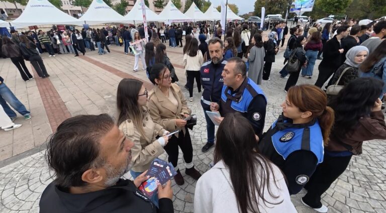Omü’lü Öğrencilere Polisten Kritik Güvenlik Uyarısı Omü'lü Öğrencilere Polisten Kritik Güvenlik Uyarısı