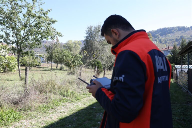 Sakarya’da Kaybolan Yaşlı Kadın İçin Alarm Verildi Sakarya'da Kaybolan Yaşlı Kadın İçin Alarm Verildi