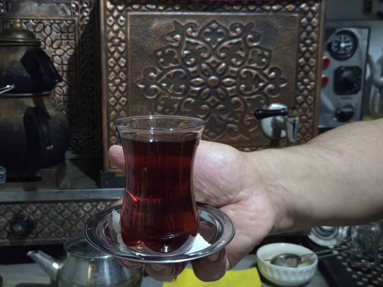 Samsun’da Çay Fiyatlarına Revize Zam Geldi Samsun'da Çay Fiyatlarına Revize Zam Geldi