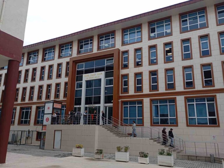 Şarkıcı Güllü Davasında Karar: Evladına Müebbet Hapis