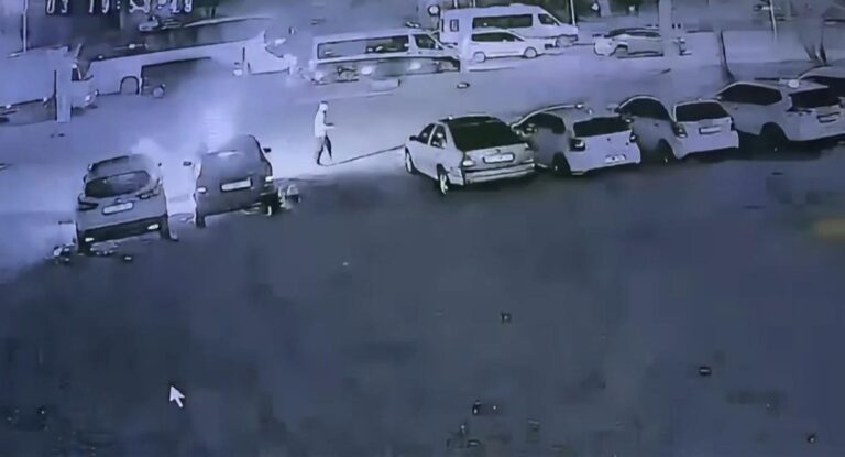 Serik'te Galeri Dehşeti: 6 Aracı Benzinle Ateşe Verdi