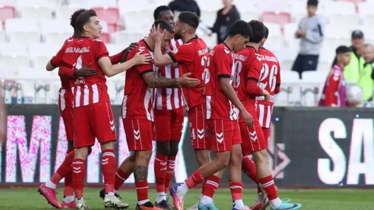 Sivasspor Gol Oldu Yağdı: Pendikspor’u Dağıttı Sivasspor Gol Oldu Yağdı: Pendikspor'u Dağıttı