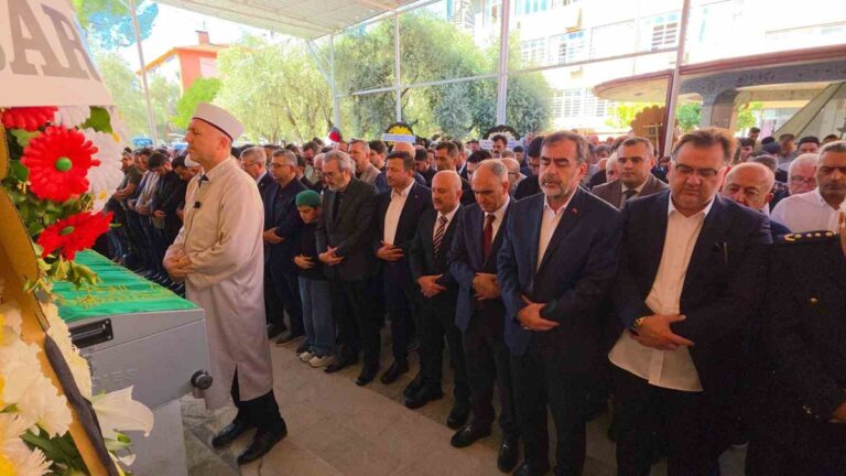 Siyaset Ve İş Dünyası Nazilli'deki Cenazede Buluştu