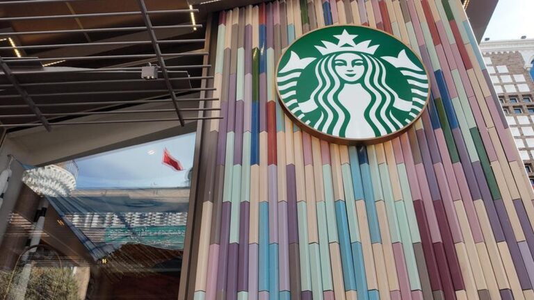 Starbucks Xinjiang Pazarına Urumqi İle Girdi