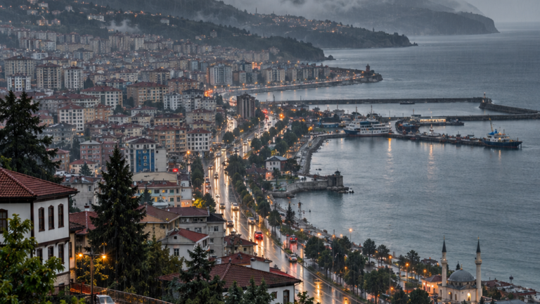 Trabzon’da Sağanak Mesaisi: Yağış Tüm Gün Sürecek Trabzon'da Sağanak Mesaisi: Yağış Tüm Gün Sürecek