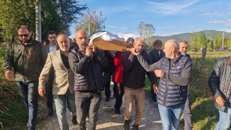 Trt Muhabiri Recep Levent Öztürk Son Yolculuğuna Uğurlandı Trt Muhabiri Recep Levent Öztürk Son Yolculuğuna Uğurlandı
