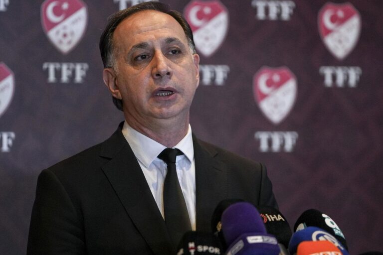 Türk Futbolunda Hakem Operasyonu: 7 İsim İçin Tutuklama Talebi Türk Futbolunda Hakem Operasyonu: 7 İsim İçin Tutuklama Talebi