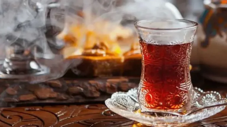 Yemek Sonrası Çay Keyfi Sağlığınızdan Edebilir